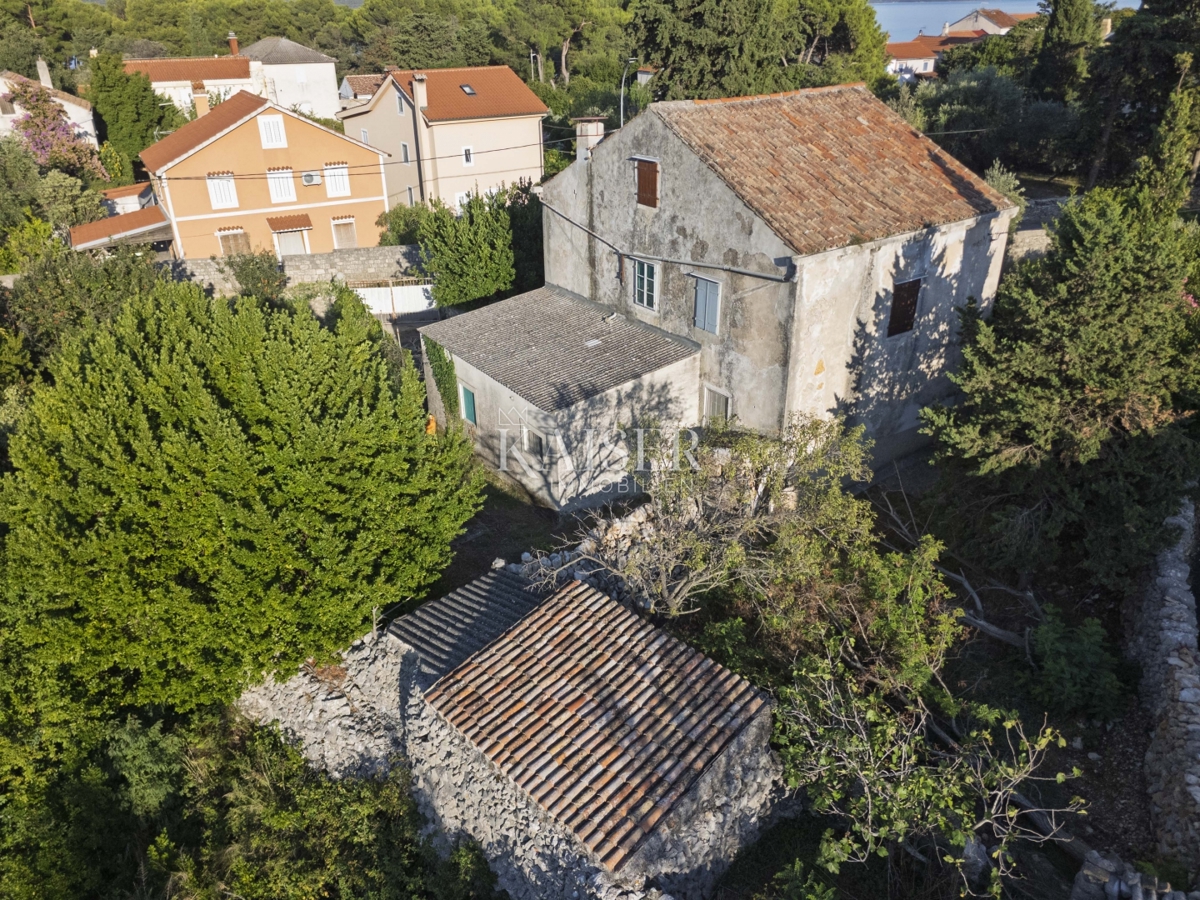 Mali Lošinj, Nerezine-Tradizionale casa in pietra