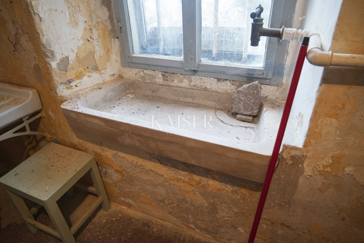 Mali Lošinj, Nerezine-Tradizionale casa in pietra