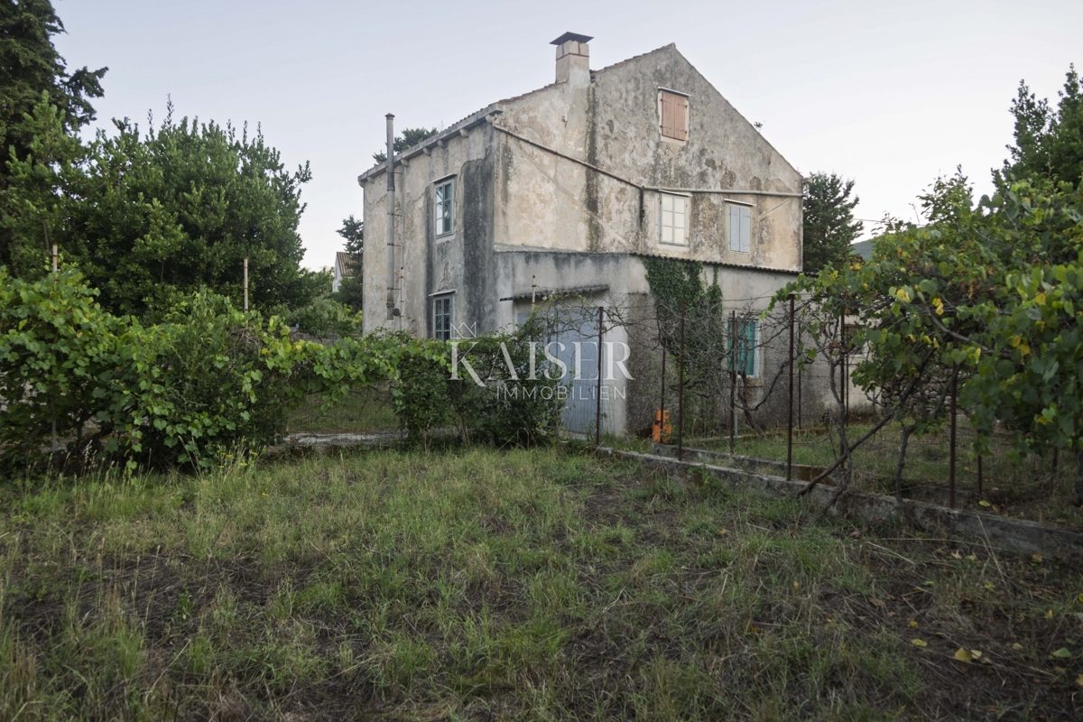 Mali Lošinj, Nerezine-Tradizionale casa in pietra