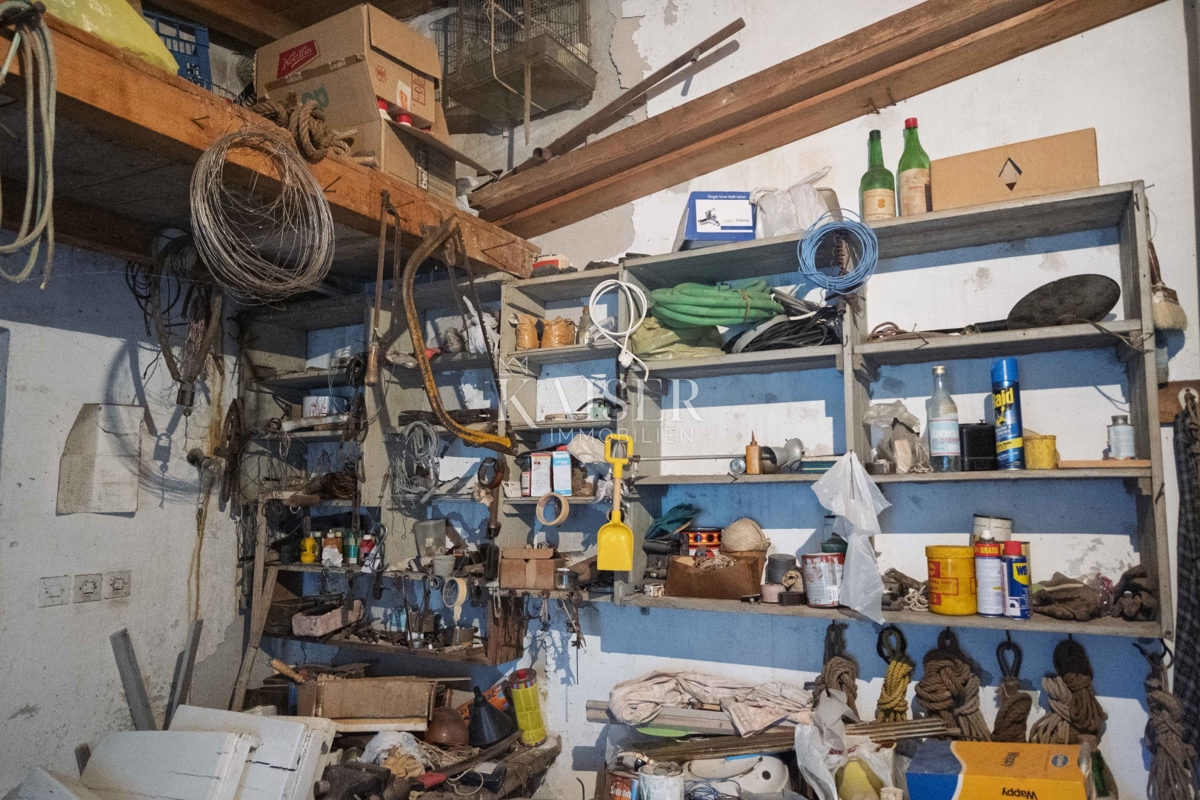 Mali Lošinj, Nerezine-Tradizionale casa in pietra