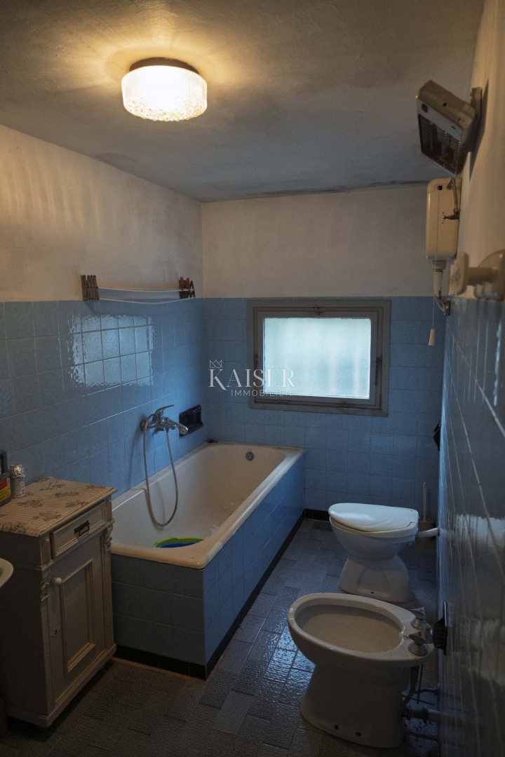 Mali Lošinj, Nerezine-Tradizionale casa in pietra