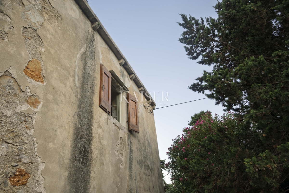 Mali Lošinj, Nerezine-Tradizionale casa in pietra