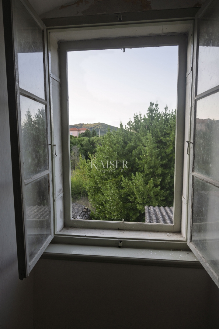 Mali Lošinj, Nerezine-Tradizionale casa in pietra