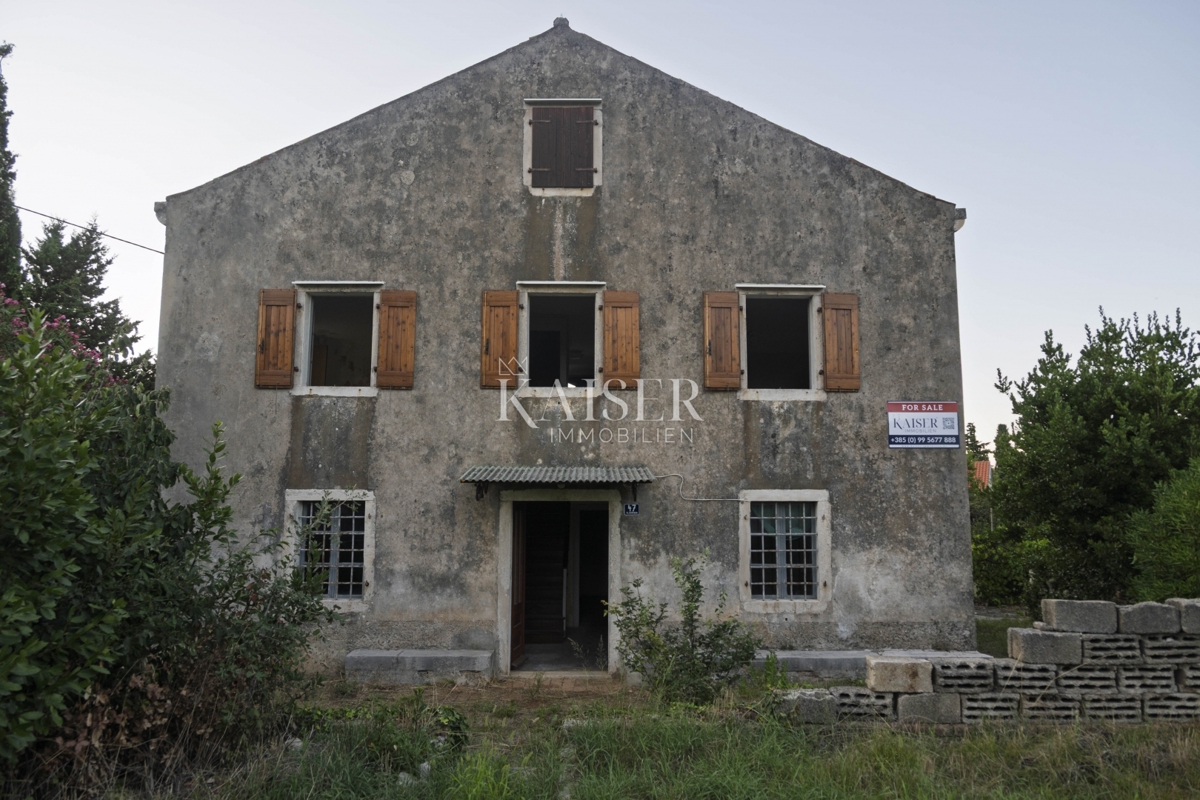 Mali Lošinj, Nerezine-Tradizionale casa in pietra