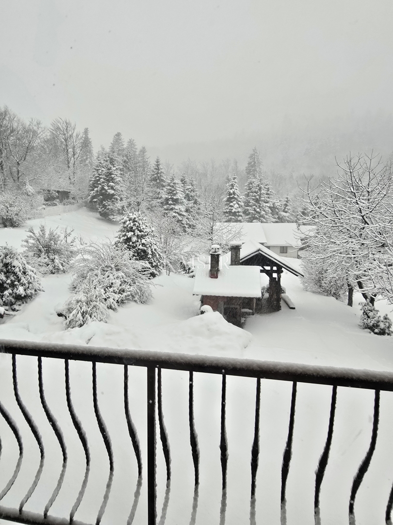 Delnice - casa con cinque appartamenti, OCCASIONE IDEALE PER INVESTITORI