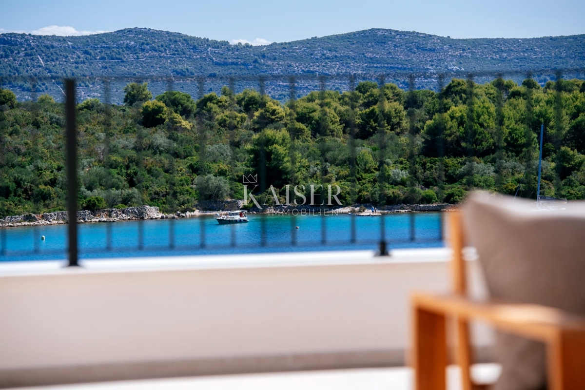 Villa di lusso con piscina a sfioro e vista mare