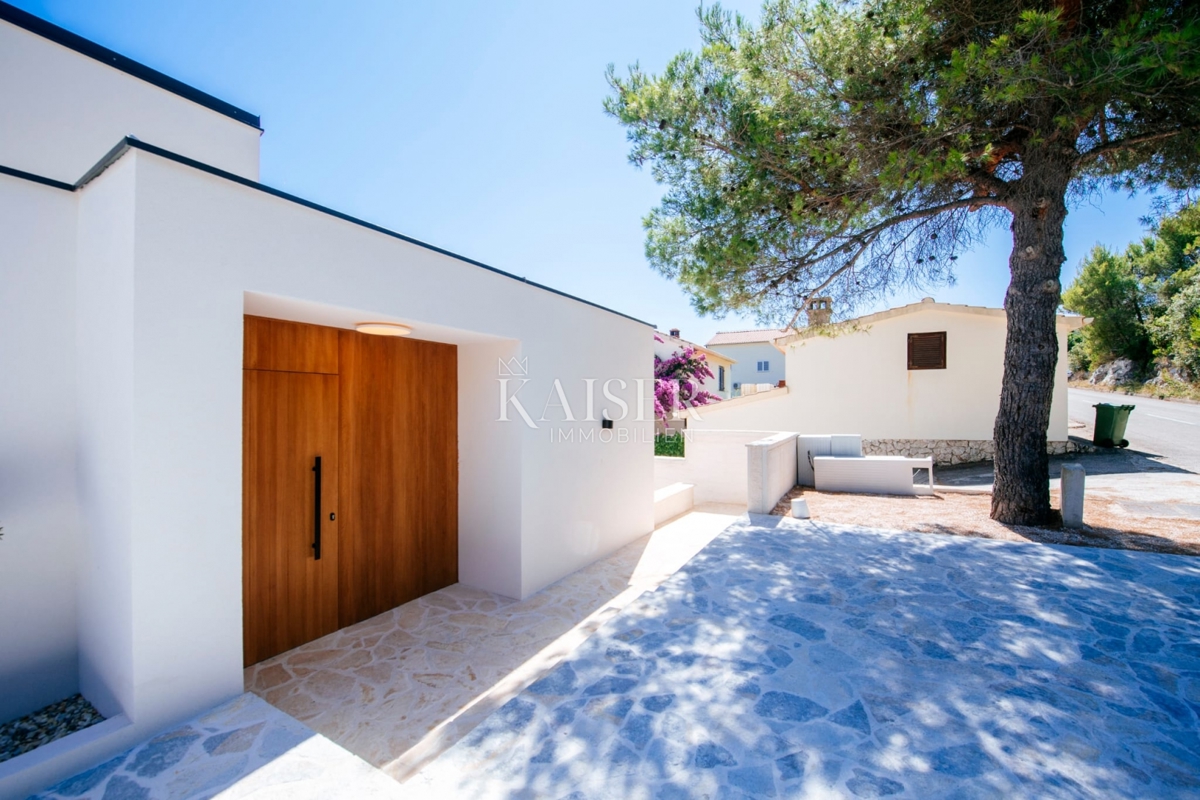 Villa di lusso con piscina a sfioro e vista mare