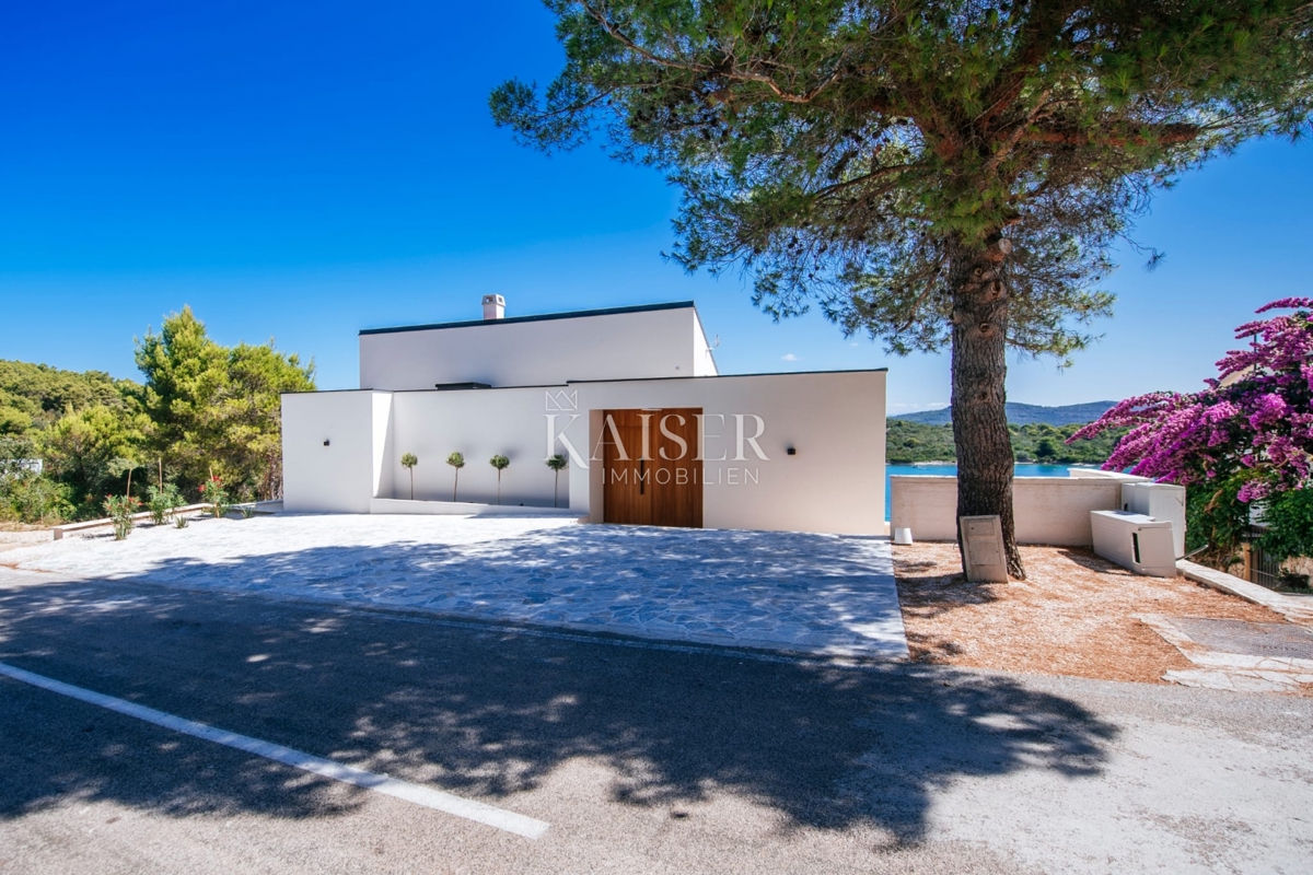 Villa di lusso con piscina a sfioro e vista mare