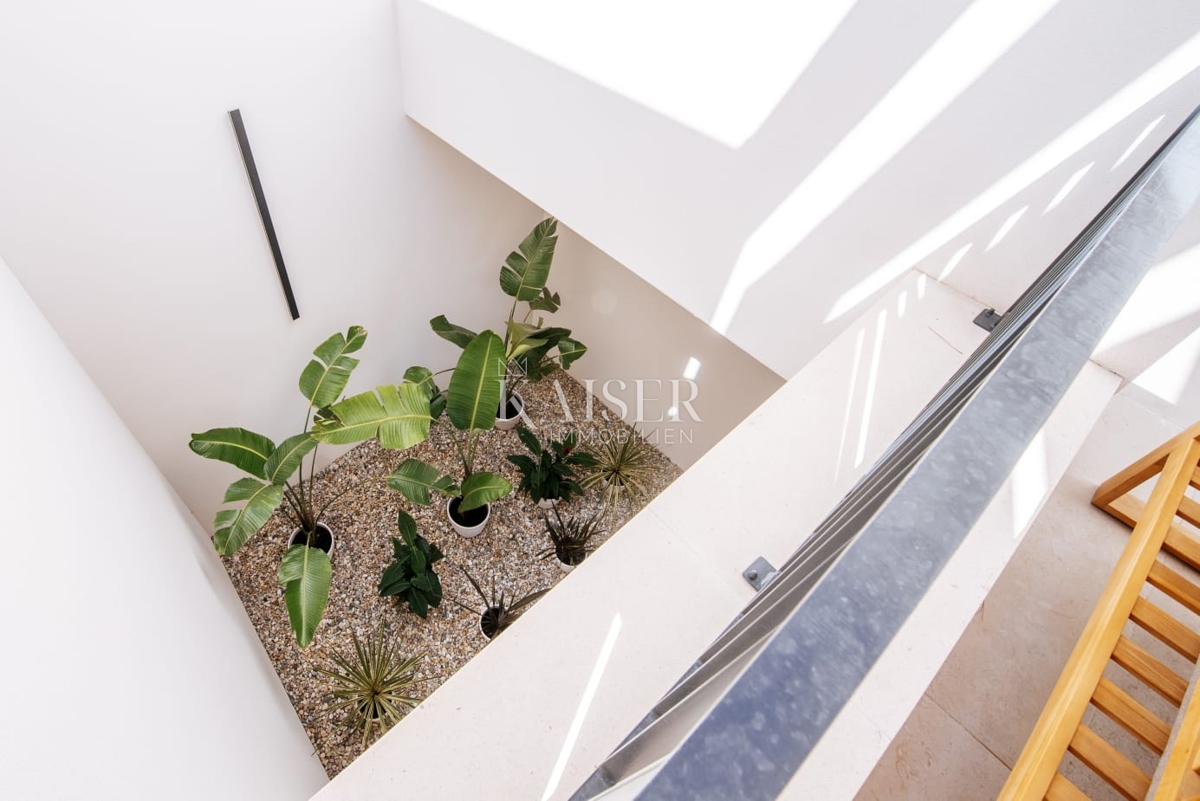 Villa di lusso con piscina a sfioro e vista mare