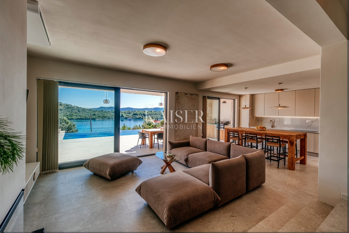 Villa di lusso con piscina a sfioro e vista mare