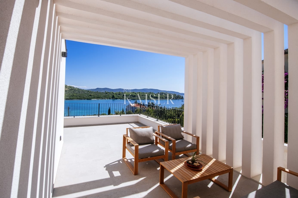 Villa di lusso con piscina a sfioro e vista mare