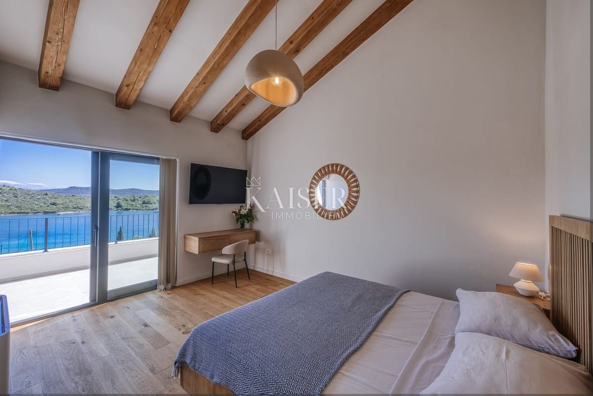 Villa di lusso con piscina a sfioro e vista mare