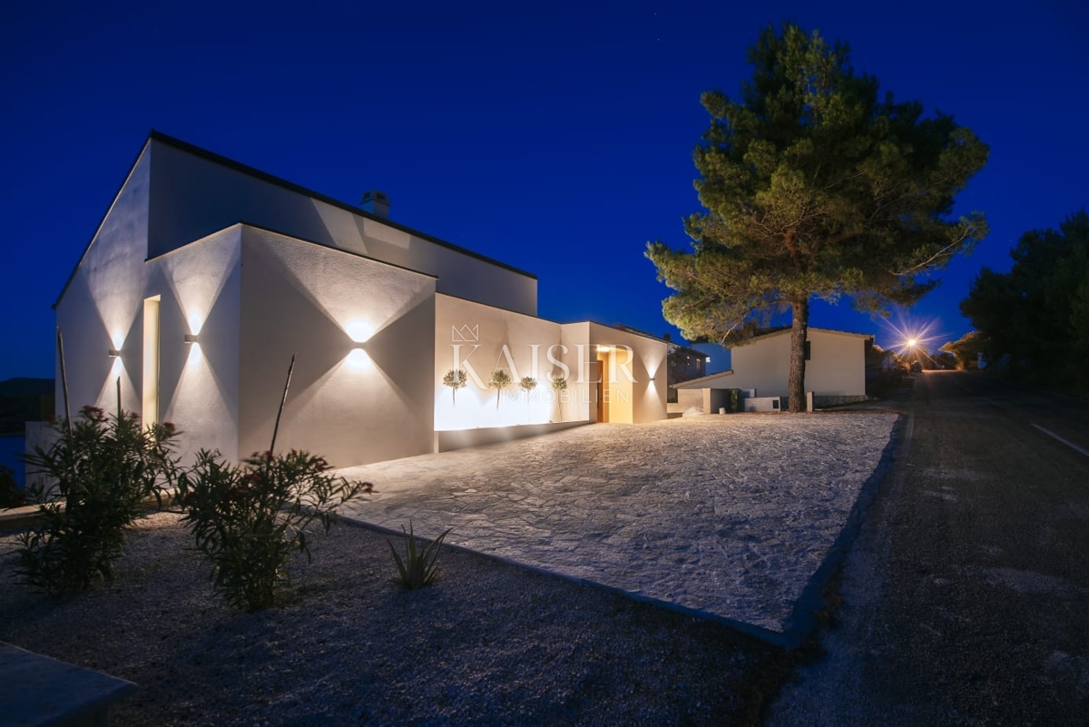 Villa di lusso con piscina a sfioro e vista mare