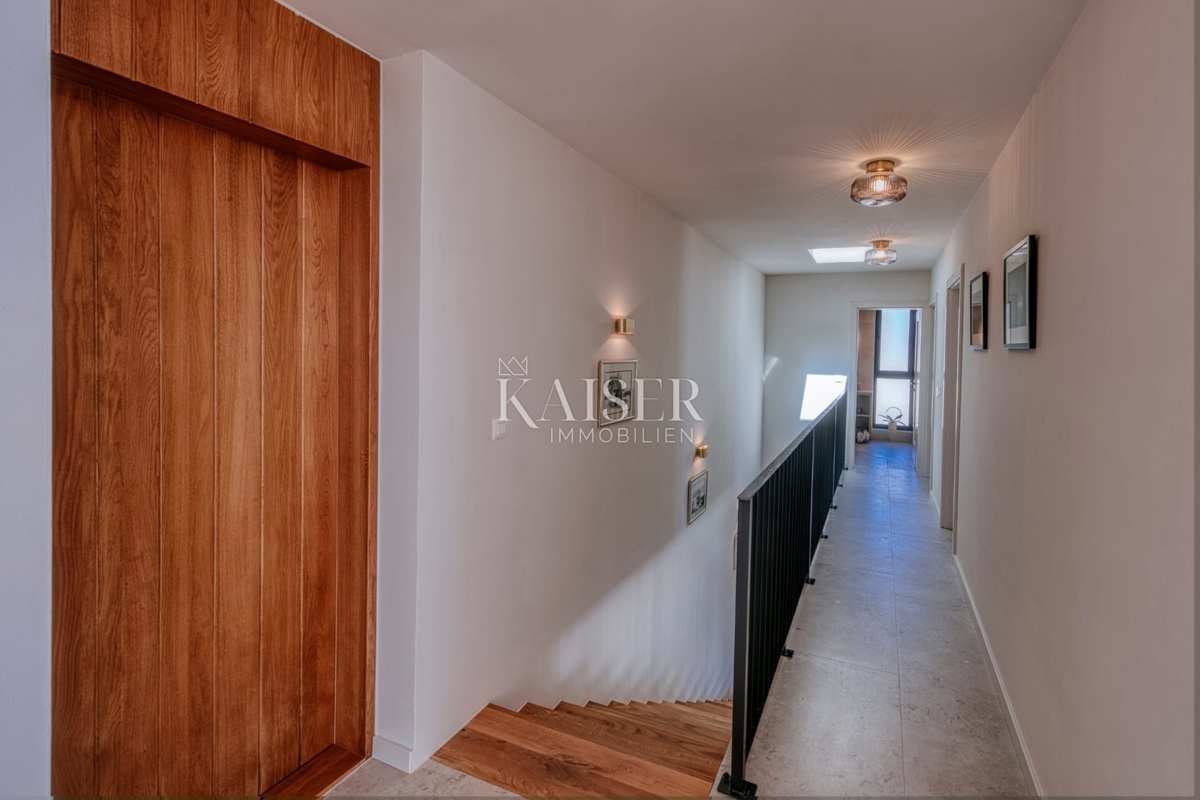 Villa di lusso con piscina a sfioro e vista mare