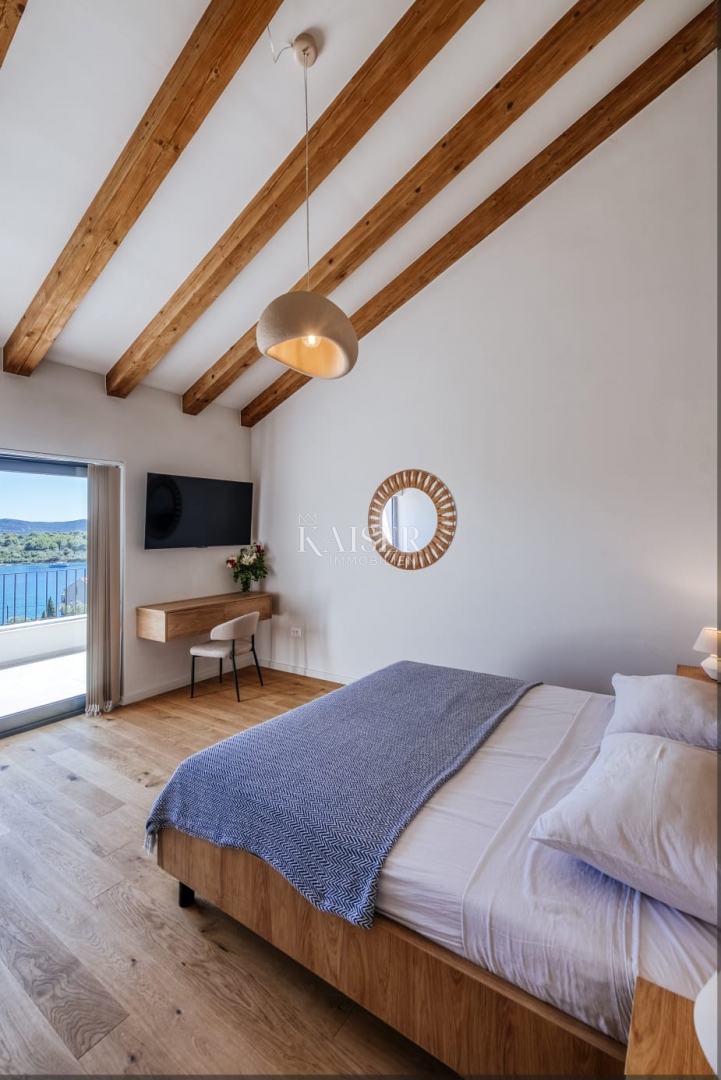 Villa di lusso con piscina a sfioro e vista mare