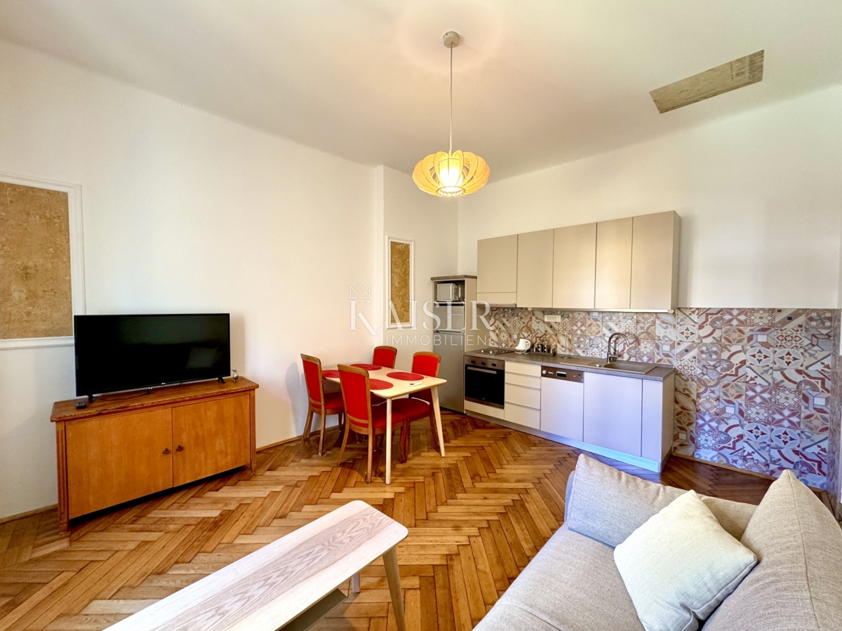 Opatija - Due appartamenti con un ampio balcone nel centro storico a 100 m dal mare