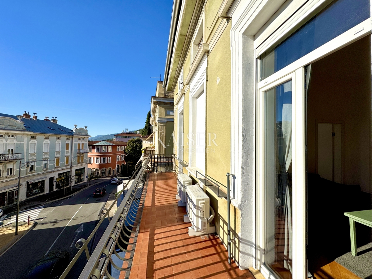 Opatija - Due appartamenti con un ampio balcone nel centro storico a 100 m dal mare