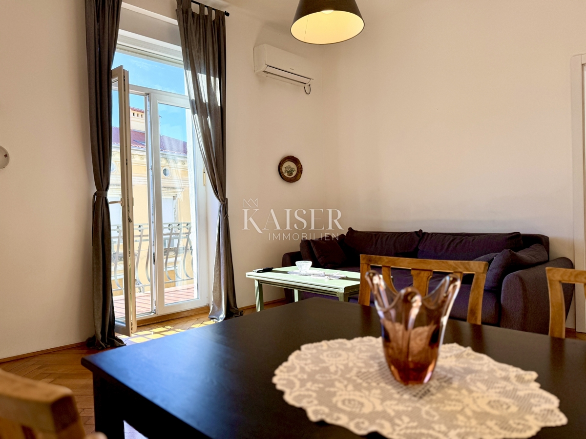 Opatija - Due appartamenti con un ampio balcone nel centro storico a 100 m dal mare