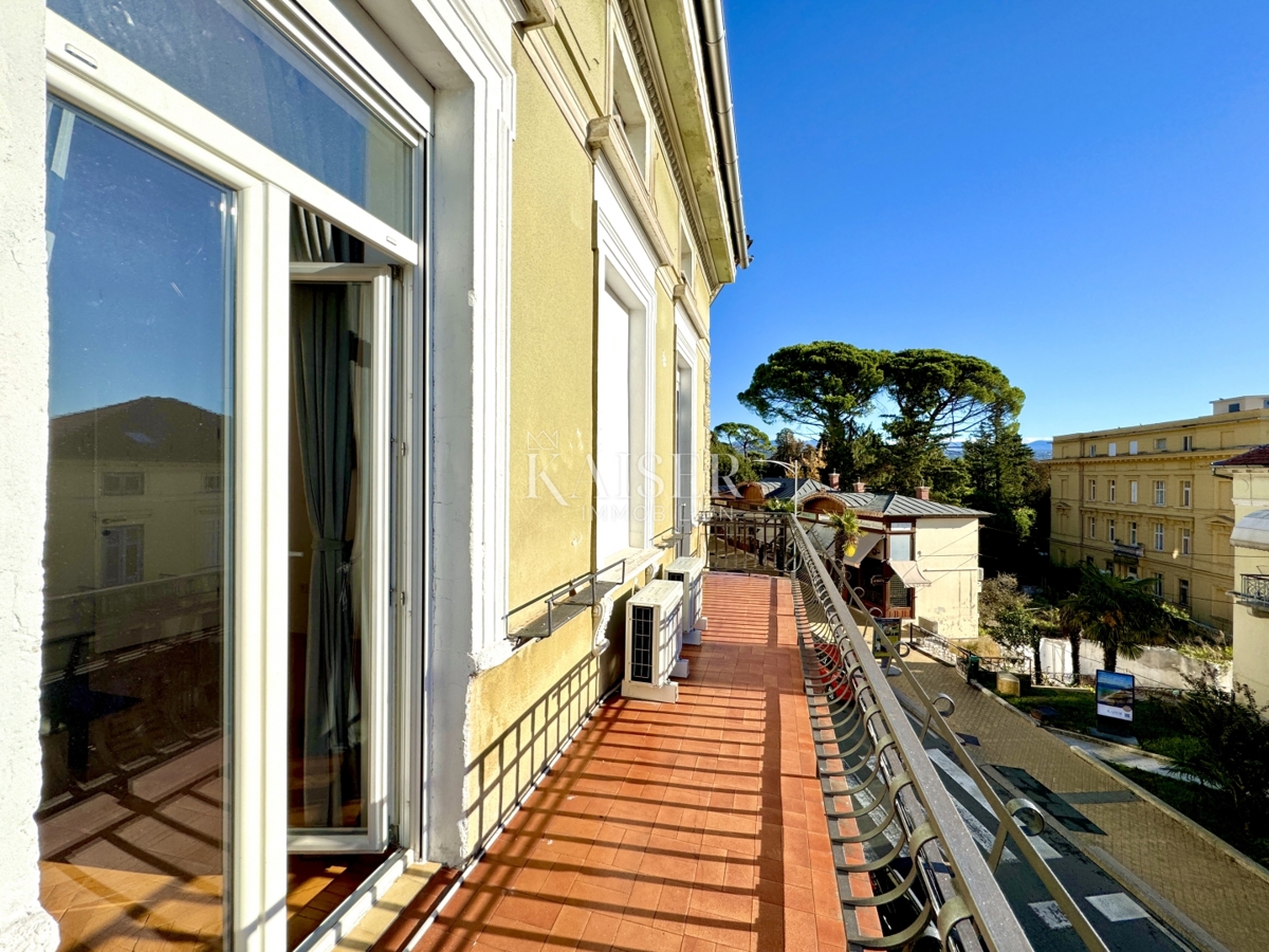 Opatija - Due appartamenti con un ampio balcone nel centro storico a 100 m dal mare