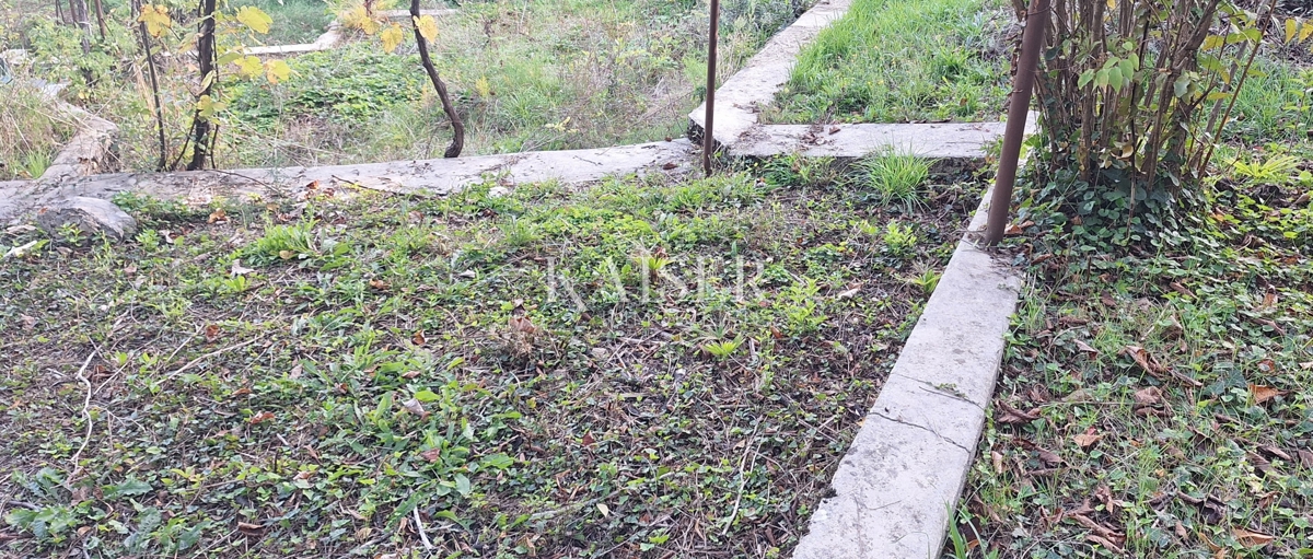 Matulji, vicino al centro, terreno edificabile 1000 m2