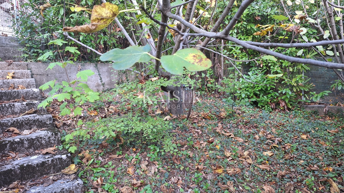 Matulji, vicino al centro, terreno edificabile 1000 m2