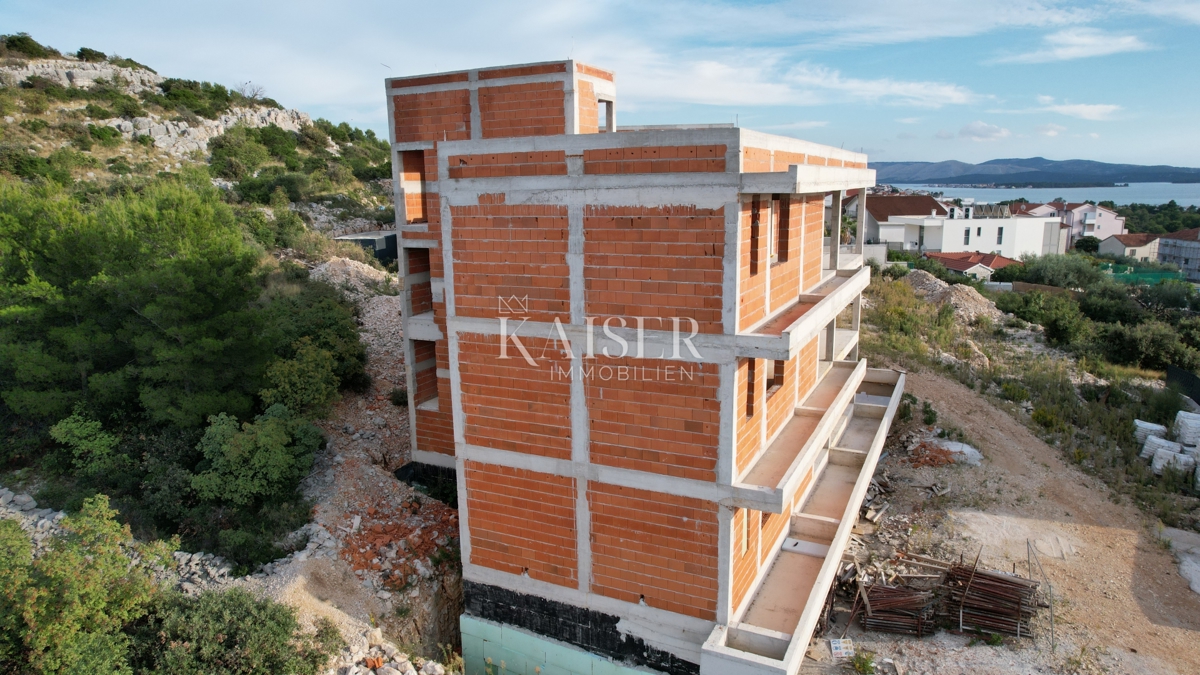 Spazioso appartamento (S1) al piano terra con giardino privato, Mandalina - Šibenik