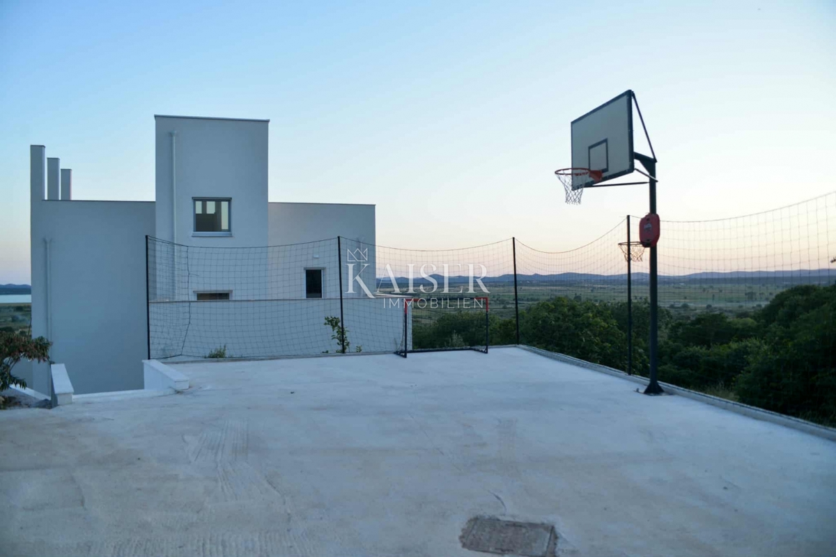 Pakoštane, Zara - Villa moderna con vista sul Lago Vranj