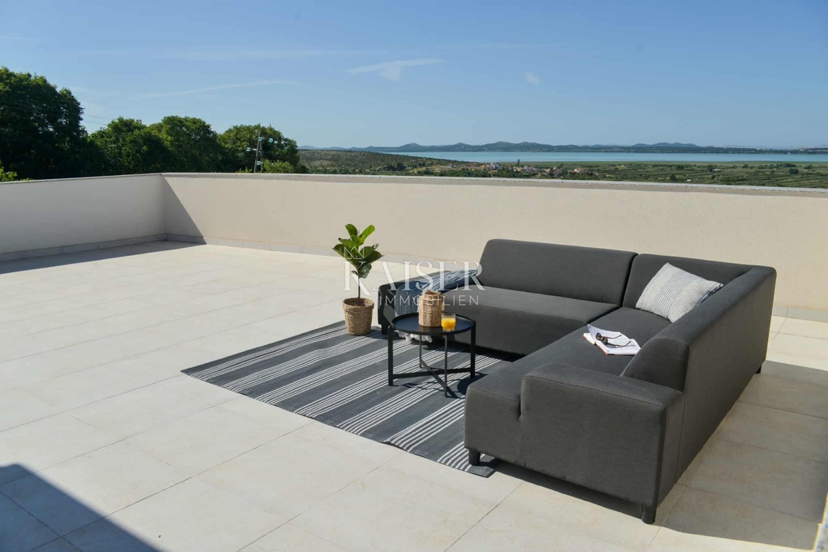 Pakoštane, Zara - Villa moderna con vista sul Lago Vranj