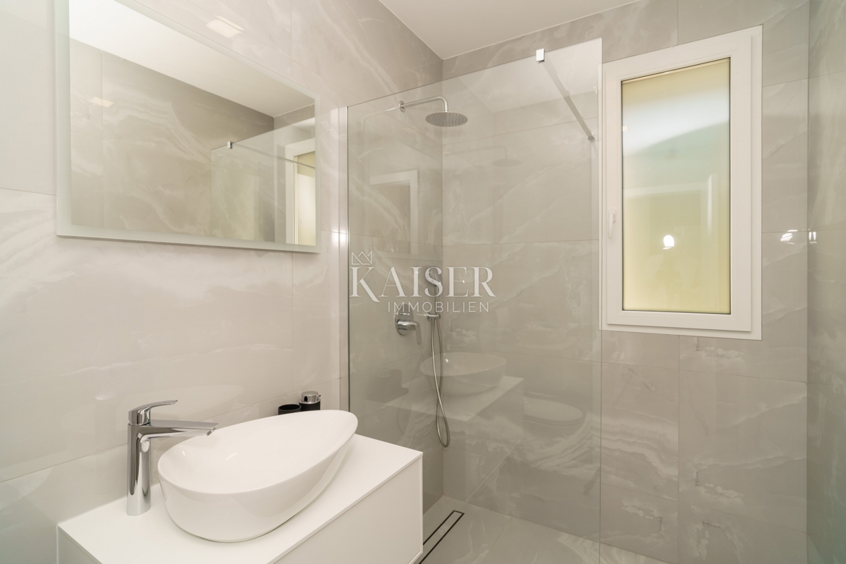 Novi Vinodolski, Bribir - villa arredata con una splendida vista sul mare