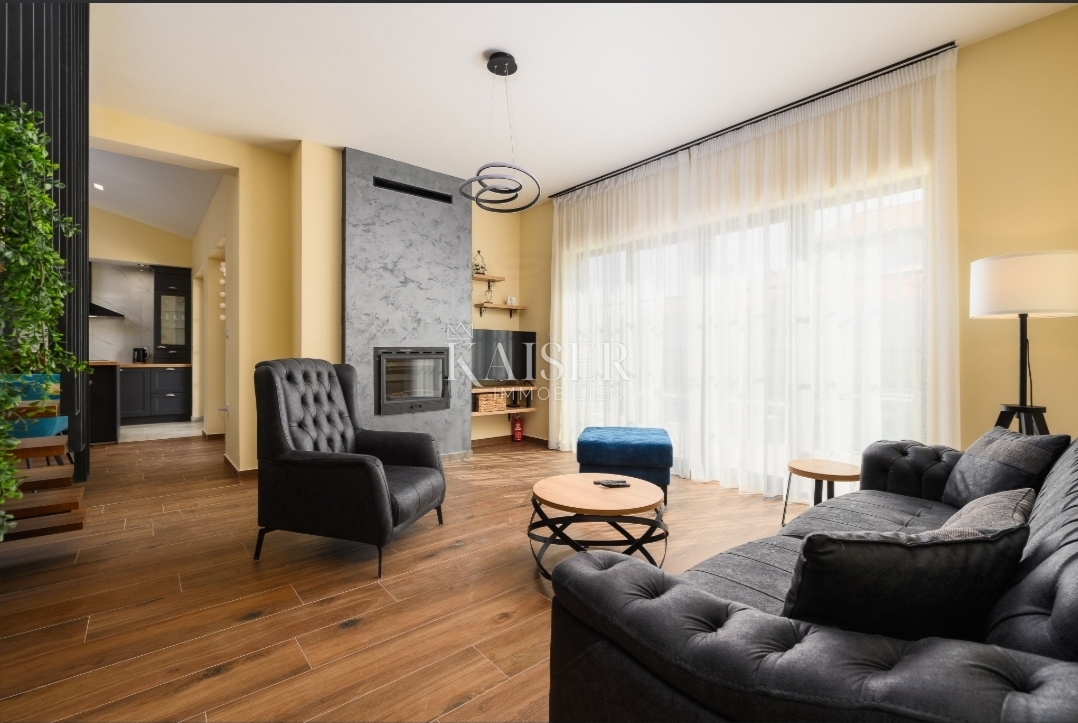 Istria, Kanfanar - Villa moderna con vista mare con piscina e dependance