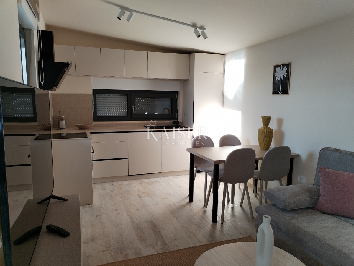 Istria, zona Umago, appartamento 65m2, 300m dal mare