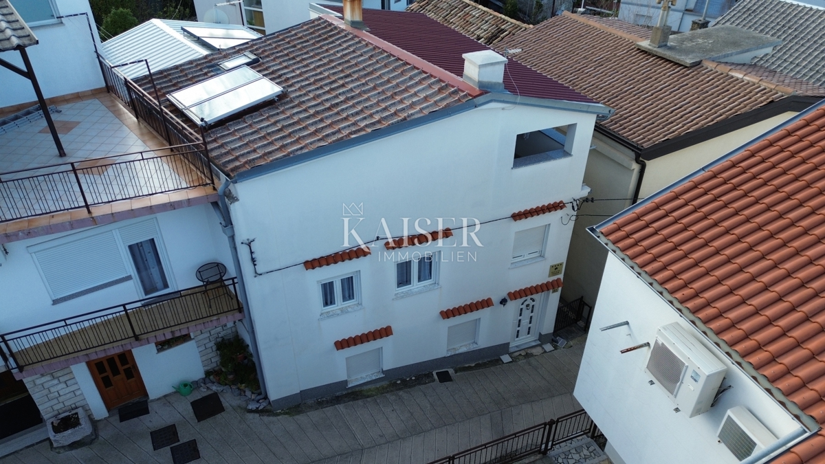 Crikvenica, Selce - casa recentemente ristrutturata nel centro storico con 2 appartamenti