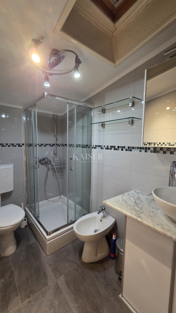 Crikvenica, Selce - casa recentemente ristrutturata nel centro storico con 2 appartamenti