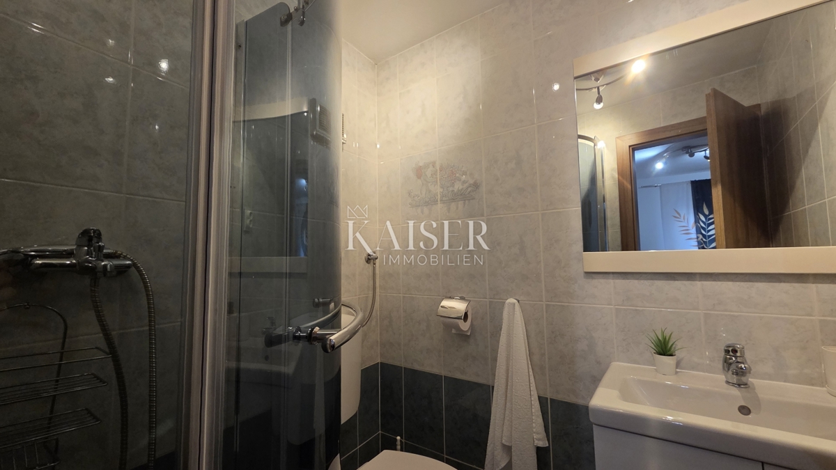 Crikvenica, Selce - casa recentemente ristrutturata nel centro storico con 2 appartamenti