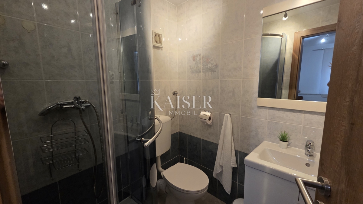 Crikvenica, Selce - casa recentemente ristrutturata nel centro storico con 2 appartamenti