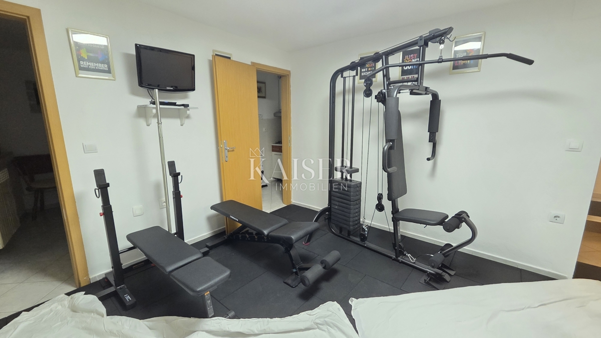 Crikvenica, Selce - casa recentemente ristrutturata nel centro storico con 2 appartamenti