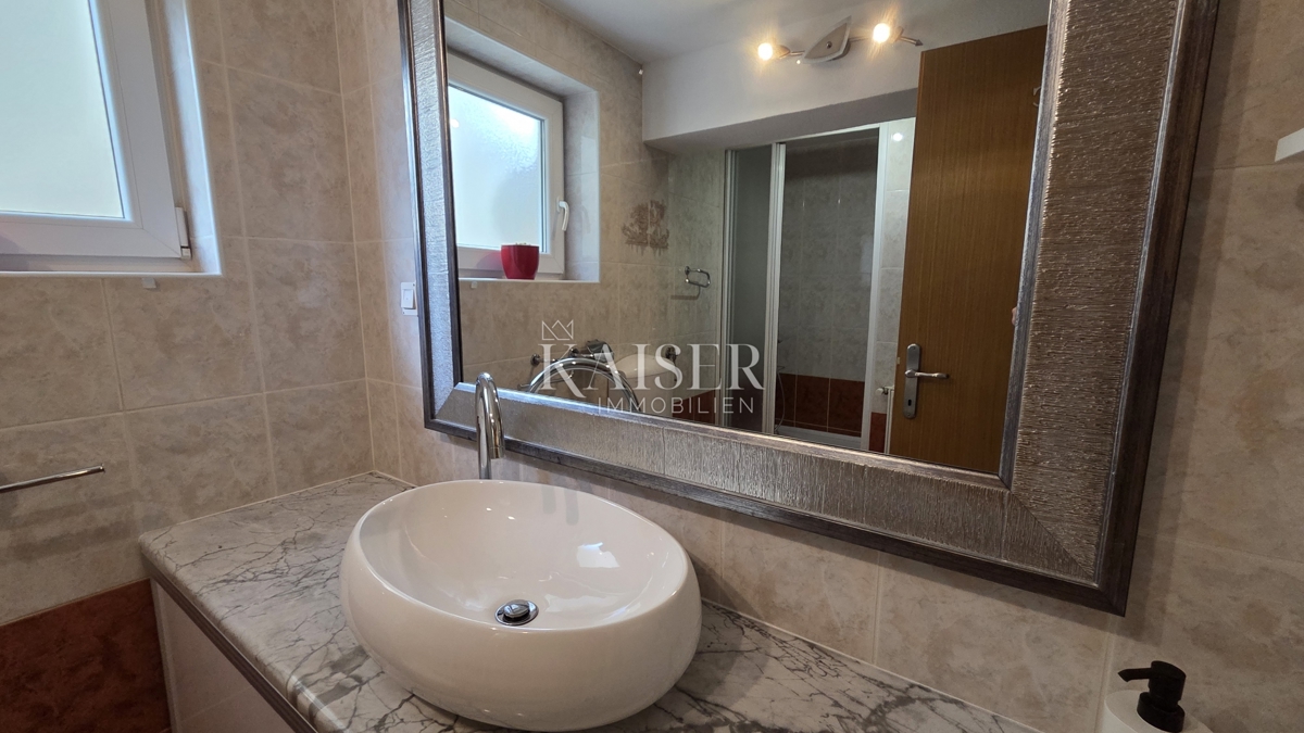 Crikvenica, Selce - casa recentemente ristrutturata nel centro storico con 2 appartamenti