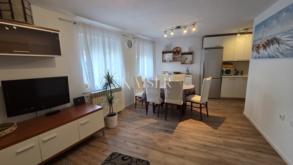 Crikvenica, Selce - casa recentemente ristrutturata nel centro storico con 2 appartamenti