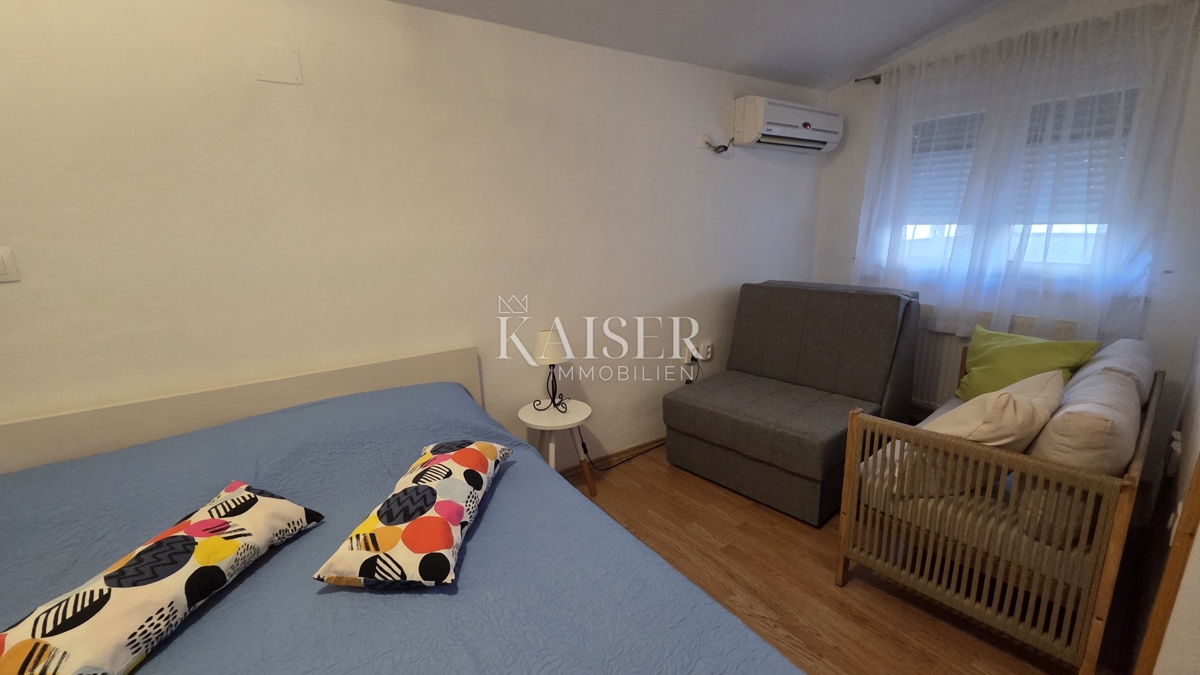 Crikvenica, Selce - casa recentemente ristrutturata nel centro storico con 2 appartamenti