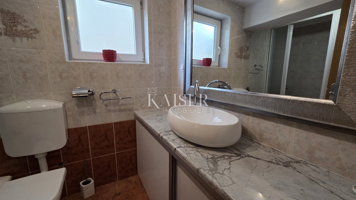 Crikvenica, Selce - casa recentemente ristrutturata nel centro storico con 2 appartamenti