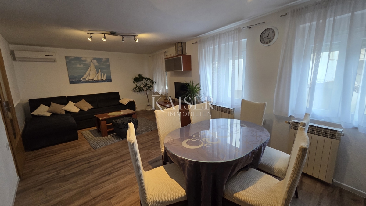 Crikvenica, Selce - casa recentemente ristrutturata nel centro storico con 2 appartamenti