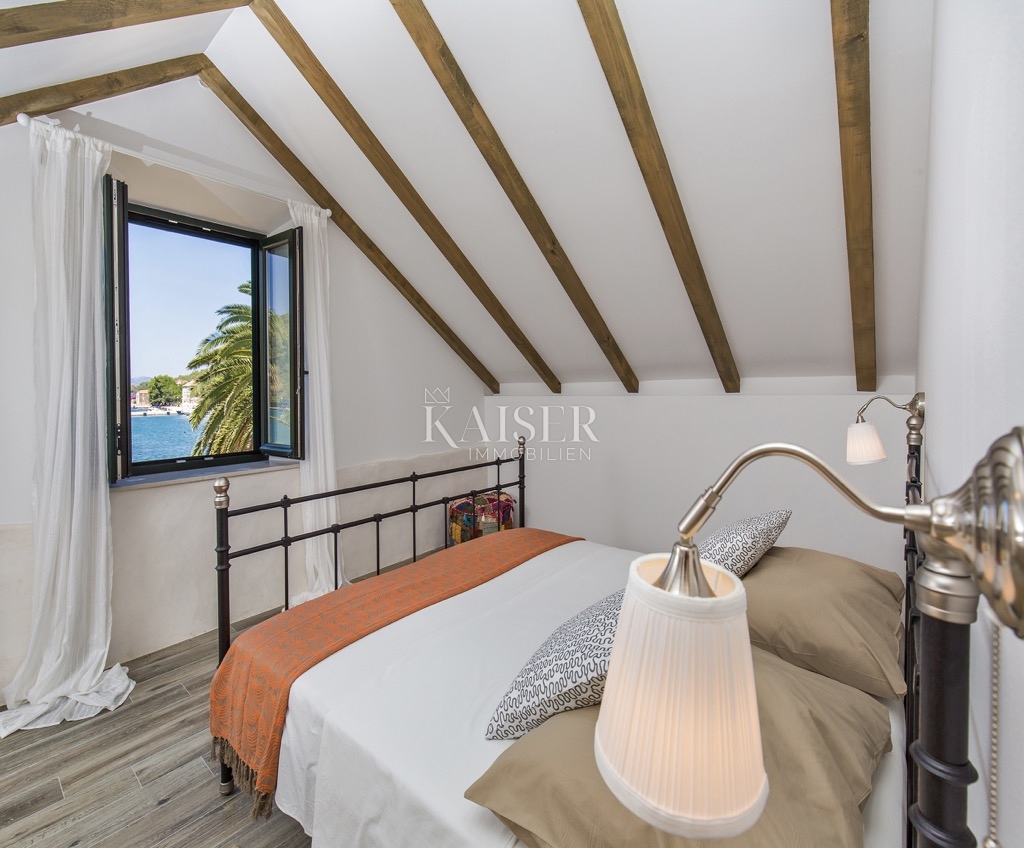 Casa in pietra di fronte al mare sull'isola di Sipan