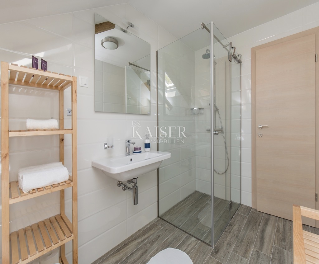 Casa in pietra di fronte al mare sull'isola di Sipan