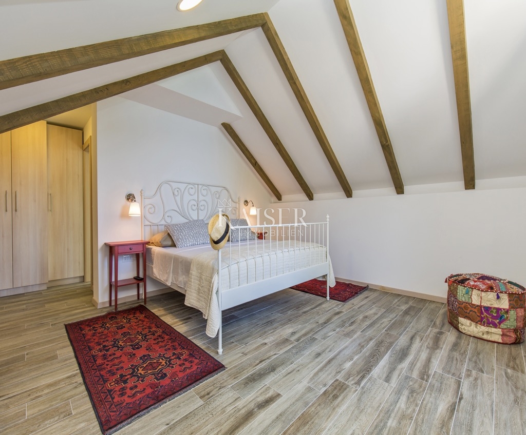 Casa in pietra di fronte al mare sull'isola di Sipan