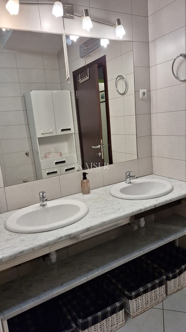 Matulji, Brešca - appartamento con tre camere da letto, parcheggio e giardino