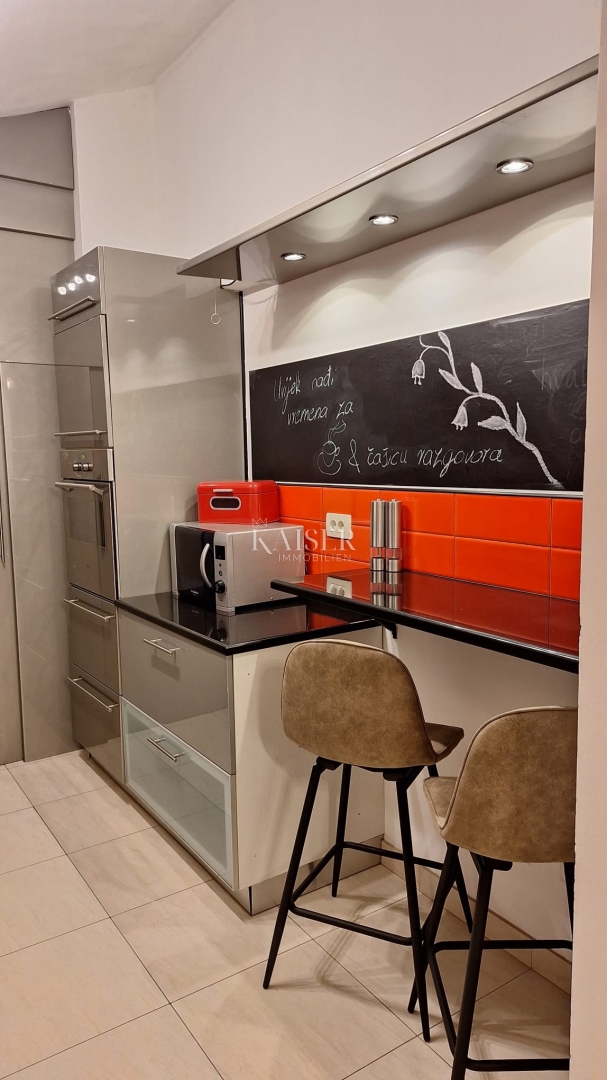 Matulji, Brešca - appartamento con tre camere da letto, parcheggio e giardino