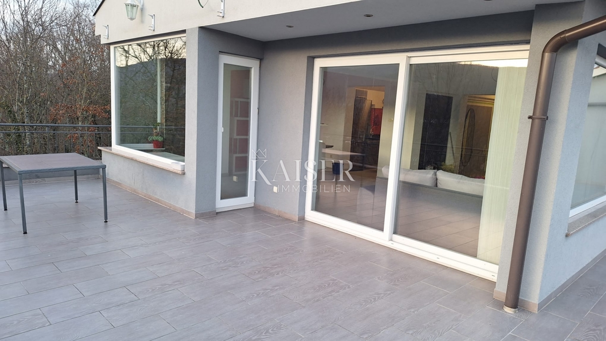 Matulji, Brešca - appartamento con tre camere da letto, parcheggio e giardino