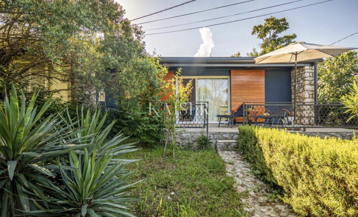 Opatija, Brseč - casa con giardino in centro, 57 m2