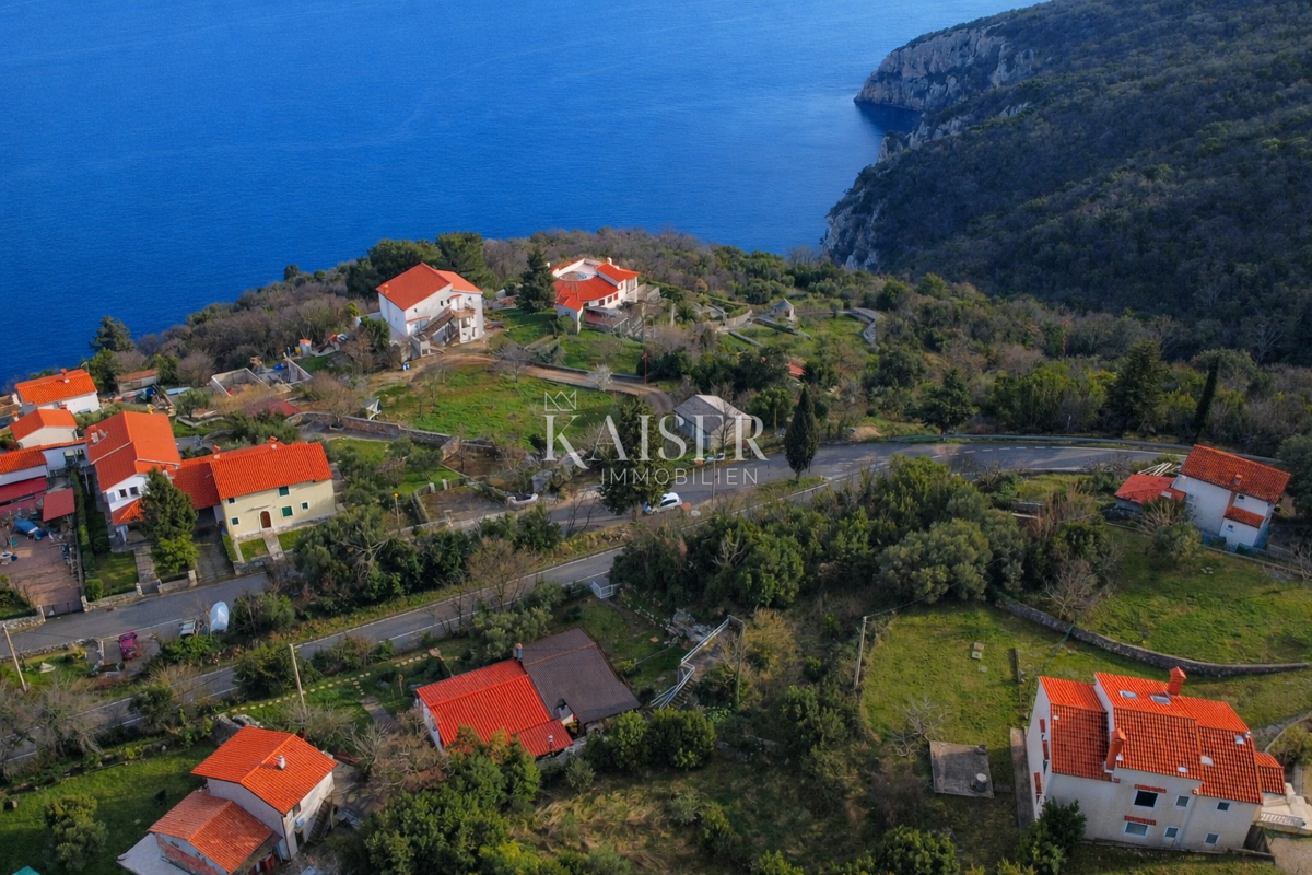 Opatija, Brseč - casa con giardino in centro, 57 m2