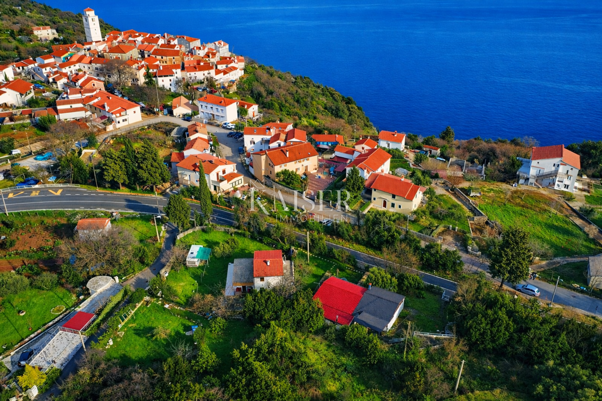 Opatija, Brseč - casa con giardino in centro, 57 m2